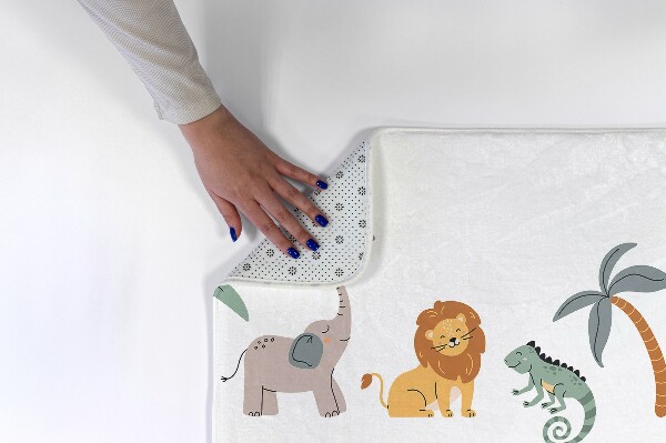 Carpet Animals and palm tree