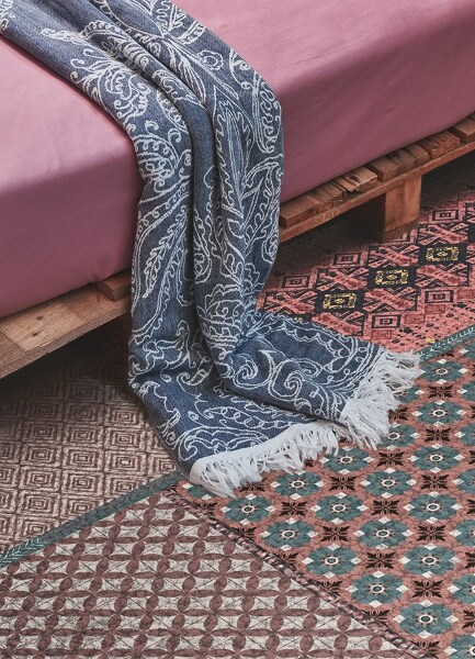 Interior vinyl floor mat Aztec pattern