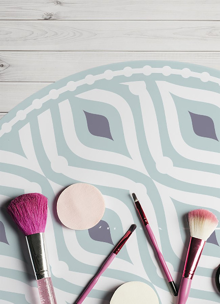 Round vinyl rug geometric waves