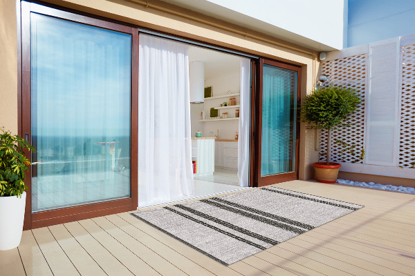 Modern balcony rug Gray lines