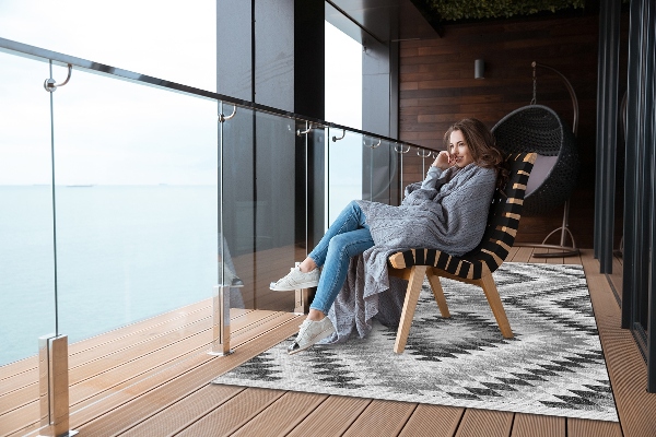 Beautiful outdoor mat Gray geometric pattern