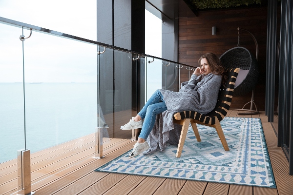 Outdoor mat for patio blue diamonds