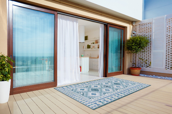Outdoor mat for patio blue diamonds