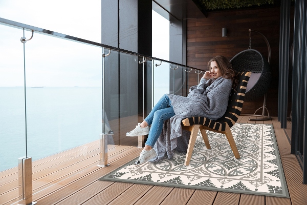 Outdoor carpet for balcony terrace retro circles