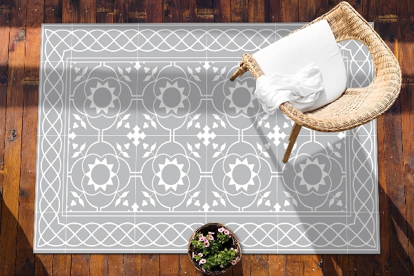 Outdoor mat for patio symmetrical pattern