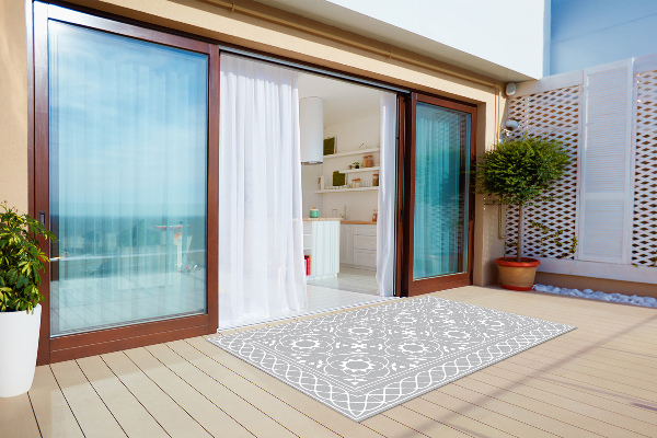 Outdoor mat for patio symmetrical pattern