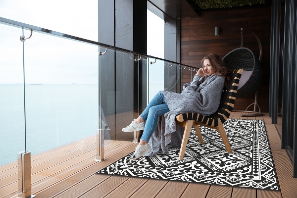 Outdoor carpet for terrace geometric patterns