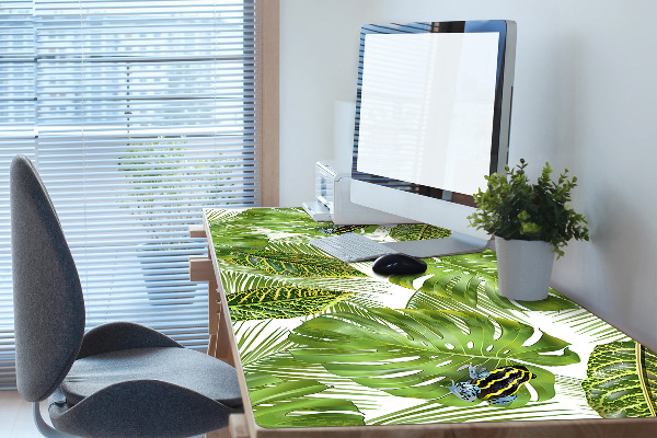 Full desk mat Frog on a leaf