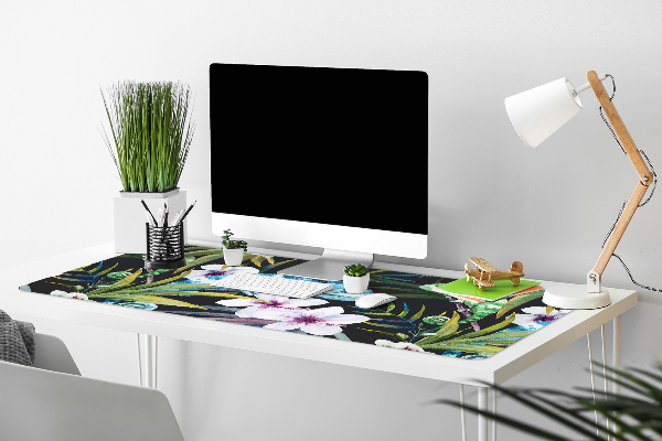 Desk mat blue chameleon