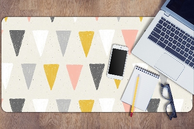 Full desk mat a triangular pattern