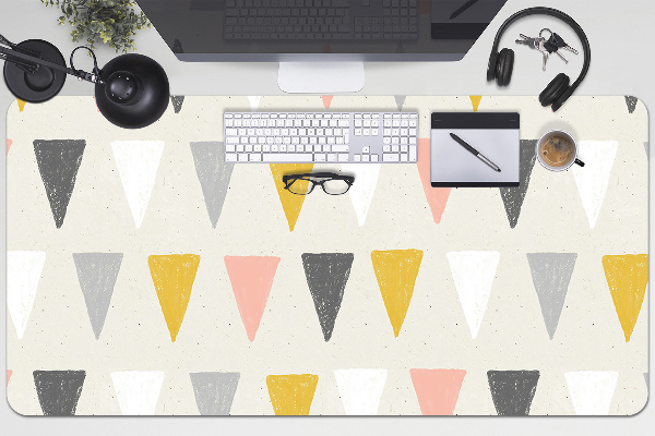 Full desk mat a triangular pattern