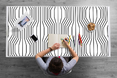 Desk mat geometric illusion