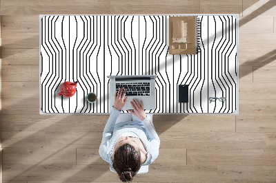 Desk mat geometric illusion