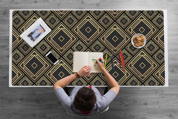 Desk mat geometric illusion