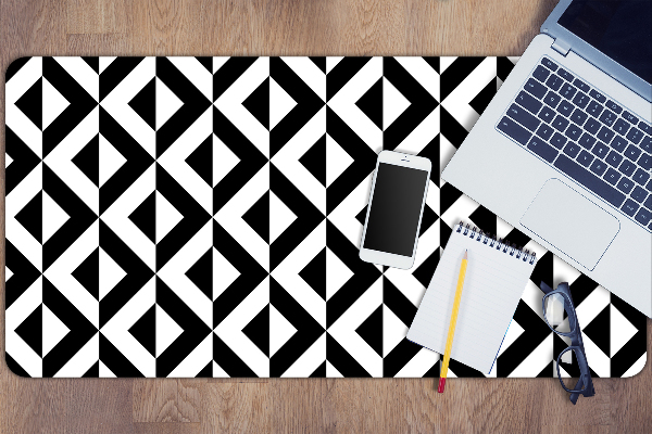 Desk mat geometric illusion
