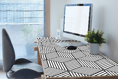 Desk mat geometric illusion
