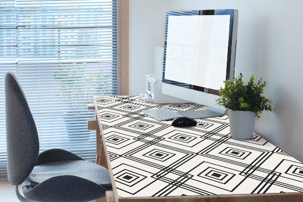 Desk mat geometric illusion