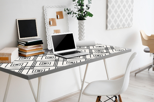 Desk mat geometric illusion