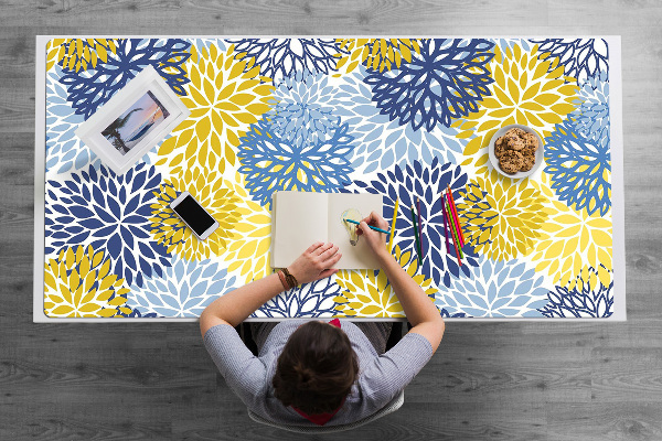 Desk mat chrysanthemum flowers