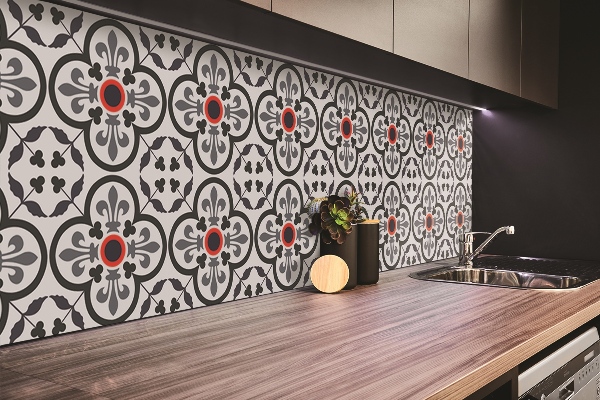 Bathroom wall panel Flowers and royal motifs