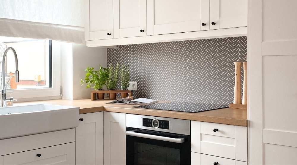 Quick kitchen renovation - how to carry out a makeover without wasting time or money?