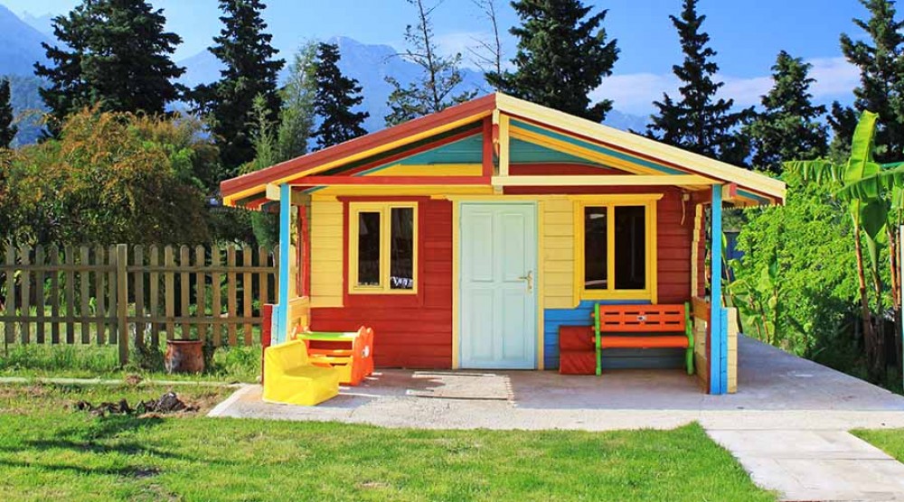 Kids' outdoor playhouses
