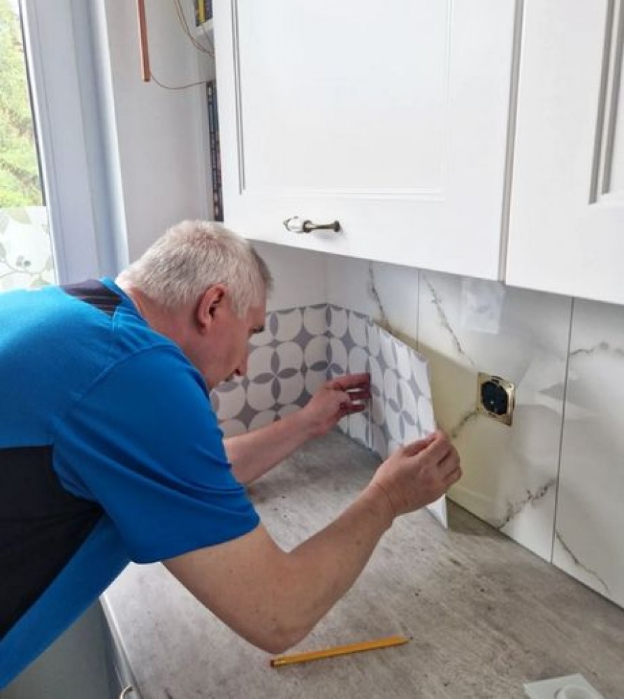 How to install self-adhesive vinyl tiles